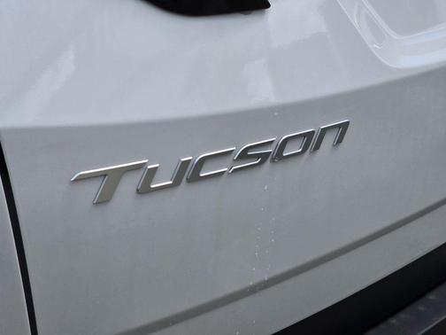 Serenity White Pearl 2026 Hyundai TUCSON SE