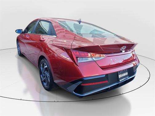 2025 Hyundai ELANTRA SEL