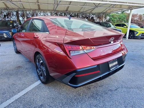 2025 Hyundai ELANTRA SEL