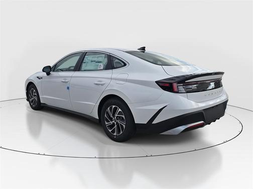 2026 Hyundai SONATA Hybrid Base