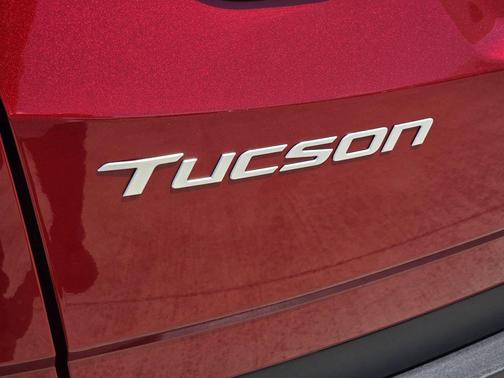Ultimate Red 2026 Hyundai TUCSON SE