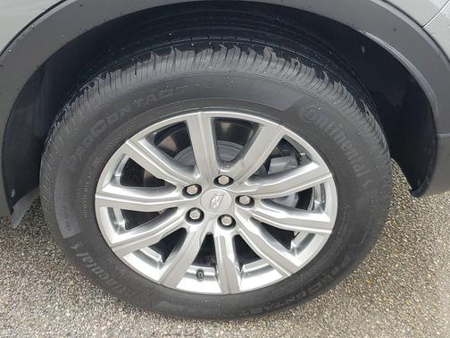 Argent Silver Metallic 2023 Cadillac XT4 Premium Luxury