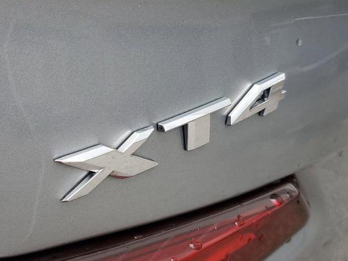 Argent Silver Metallic 2023 Cadillac XT4 Premium Luxury