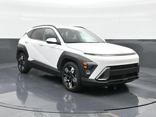 Atlas White 2024 Hyundai KONA SEL