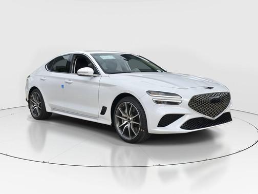 Uyuni White 2026 Genesis G70 2.5T RWD Prestige
