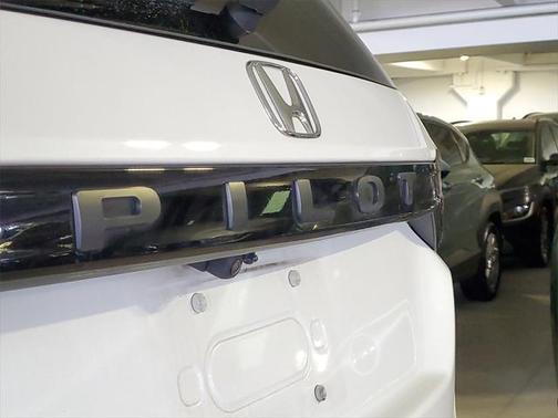 2023 Honda Pilot 2WD LX