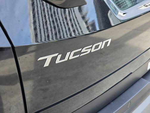 Phantom Black 2026 Hyundai TUCSON SEL Plus