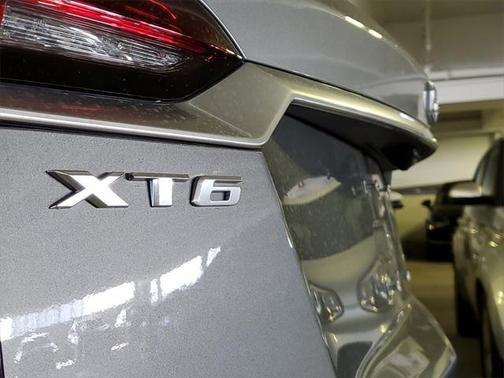 2023 Cadillac XT6 Luxury FWD