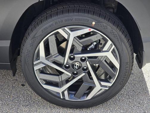 Abyss Black Pearl 2027 Hyundai KONA SEL Premium