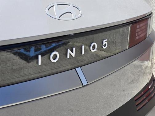 2025 Hyundai IONIQ 5 SE