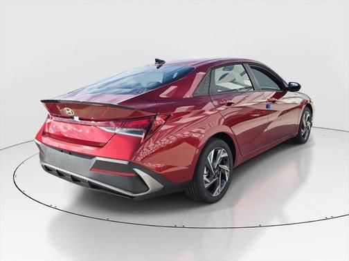 2025 Hyundai ELANTRA SEL