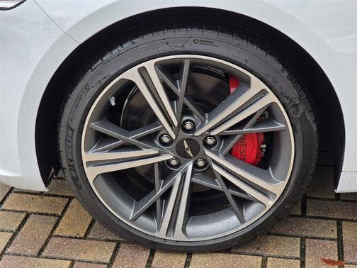 2025 Genesis G70 2.5T RWD