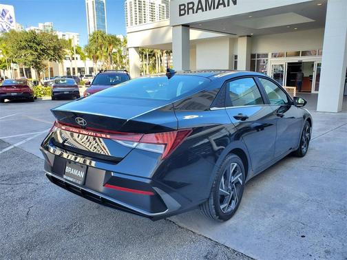 2025 Hyundai ELANTRA SEL