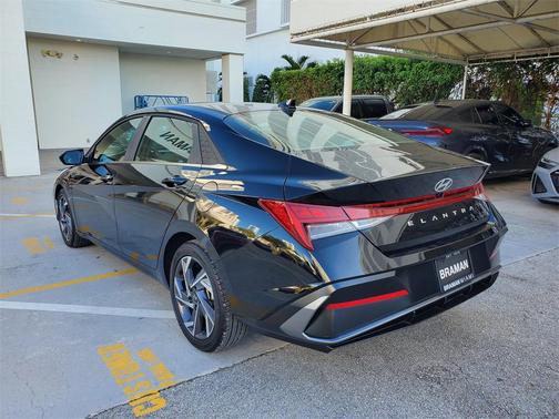2025 Hyundai ELANTRA SEL