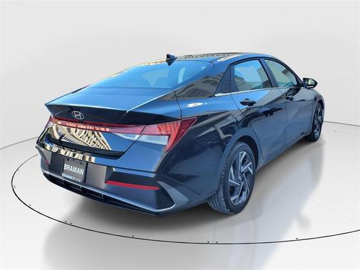 2025 Hyundai ELANTRA SEL