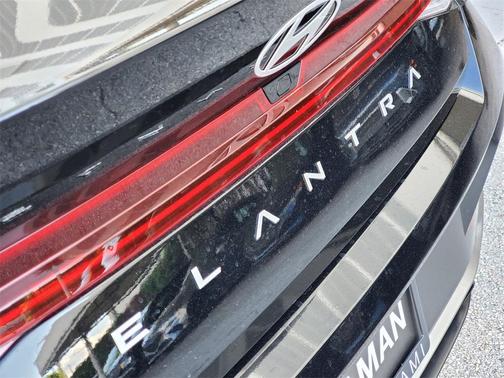 2025 Hyundai ELANTRA SEL