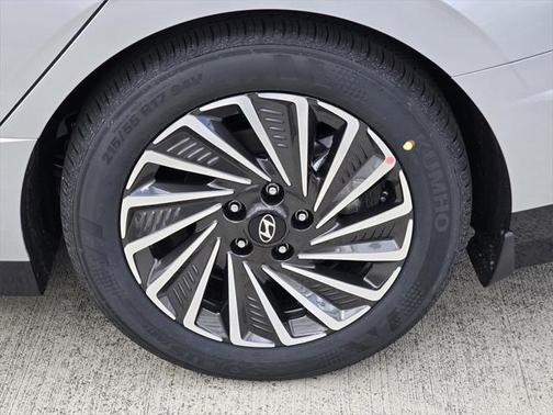 2025 Hyundai SONATA Hybrid SE