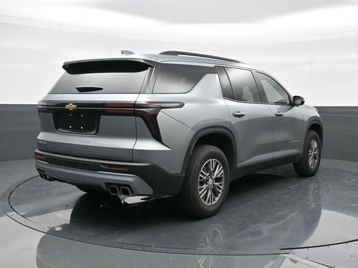 Sterling Gray Metallic 2025 Chevrolet Traverse LT