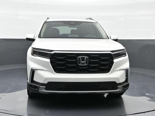 Platinum White Pearl 2023 Honda Pilot Touring 8-Passenger