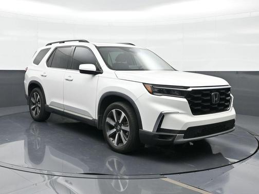 Platinum White Pearl 2023 Honda Pilot Touring 8-Passenger