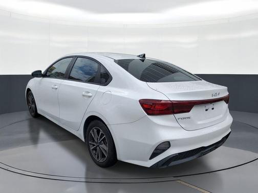 Snow White Pearl 2024 Kia Forte LXS