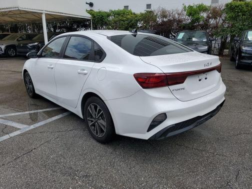 Snow White Pearl 2024 Kia Forte LXS