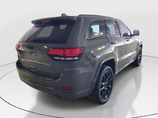2022 Jeep Grand Cherokee Laredo