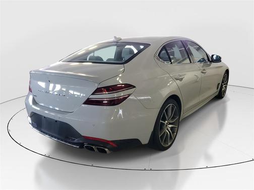 2022 Genesis G70 2.0T RWD