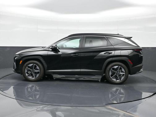 Phantom Black 2025 Hyundai TUCSON SEL Convenience