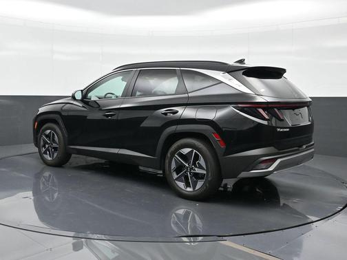 Phantom Black 2025 Hyundai TUCSON SEL Convenience