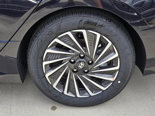 2025 Hyundai SONATA Hybrid SE