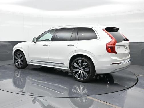 Crystal White Metallic 2022 Volvo XC90 T6 Inscription