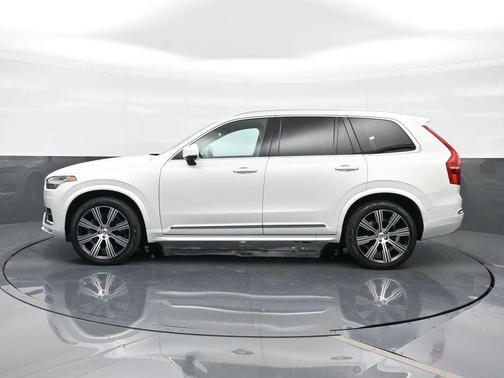 Crystal White Metallic 2022 Volvo XC90 T6 Inscription