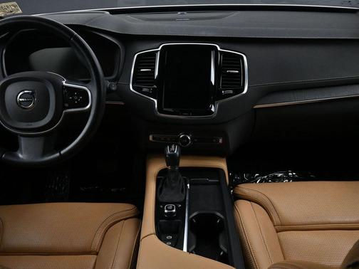 Crystal White Metallic 2022 Volvo XC90 T6 Inscription