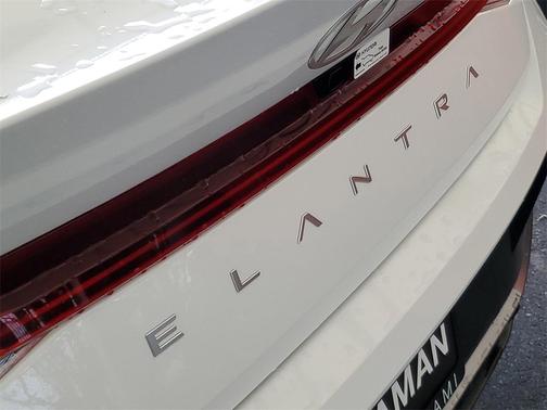 2025 Hyundai ELANTRA SEL