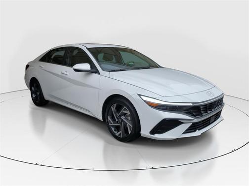 2025 Hyundai ELANTRA SEL