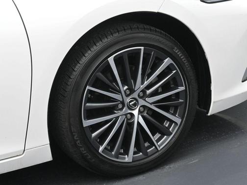 Eminent White Pearl 2023 Lexus ES 350 Luxury