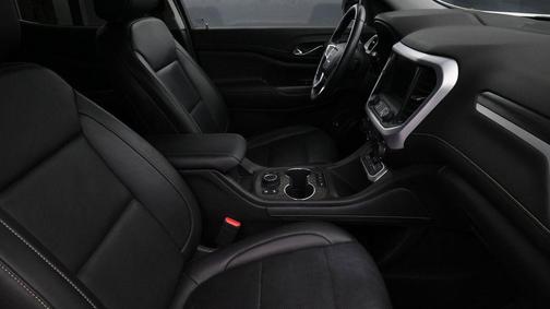 White Frost Tricoat 2023 GMC Acadia FWD SLT