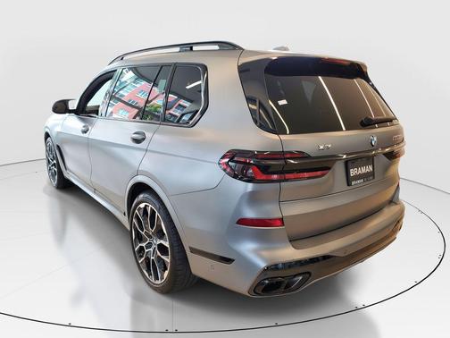 2024 BMW X7 M60i