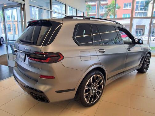 2024 BMW X7 M60i