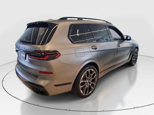 2024 BMW X7 M60i