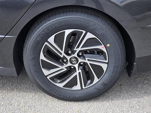 2026 Hyundai SONATA Hybrid Base