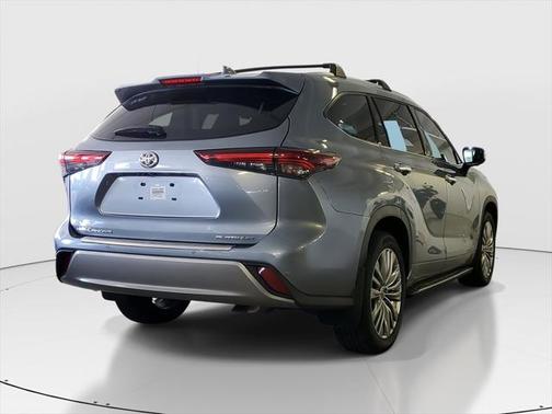 2024 Toyota Highlander Platinum