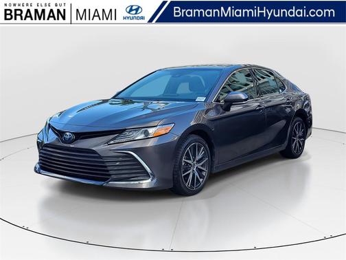 2022 Toyota Camry Hybrid XLE