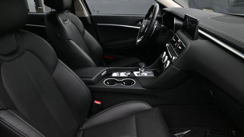 Makalu Gray 2023 Genesis G70 2.0T RWD