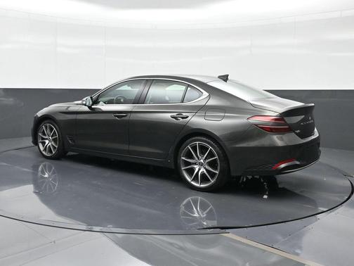 Makalu Gray 2023 Genesis G70 2.0T RWD