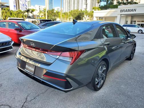 2025 Hyundai ELANTRA SEL