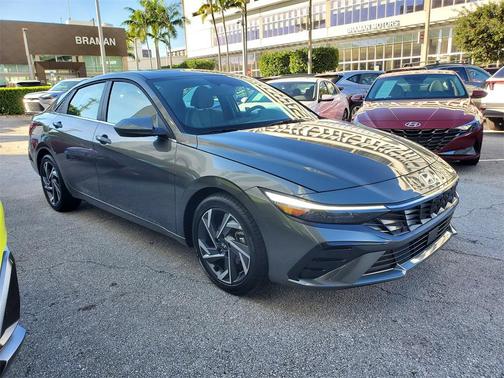 2025 Hyundai ELANTRA SEL