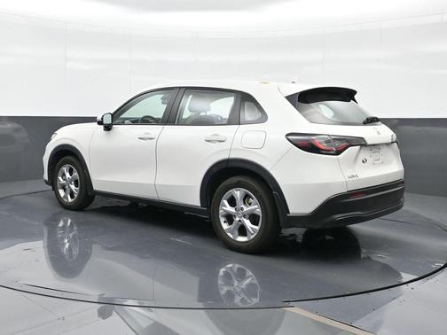 Platinum White Pearl 2025 Honda HR-V LX