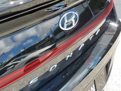 2023 Hyundai SONATA Hybrid Base